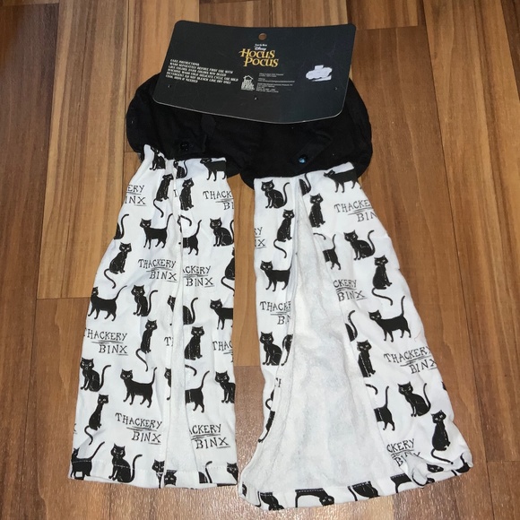 Disney Hocus Pocus Thackery Binx Towels - Picture 2 of 3